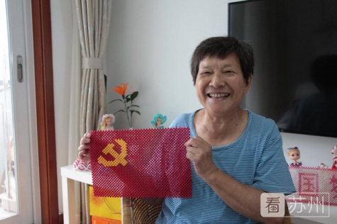 1912顆！退休老黨員用彩珠串起心中的黨旗！